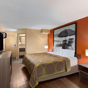Zimmer mit Kingsize-Bett